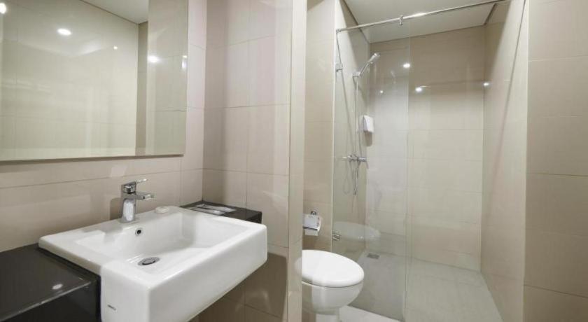Hi Hotel Senen Yakarta Exterior foto